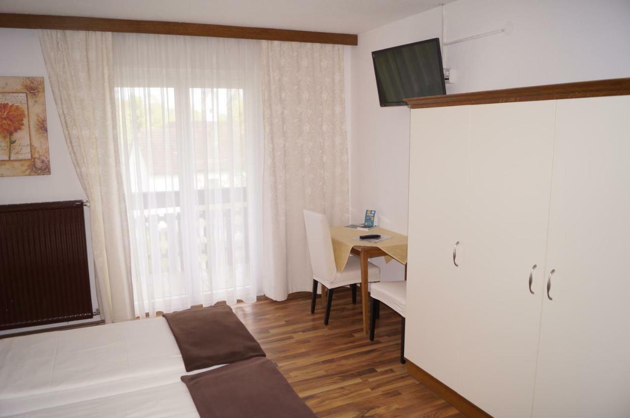 Pension Dobernig - Contactless Check In/Stay Klagenfurt am Woerthersee Exteriör bild